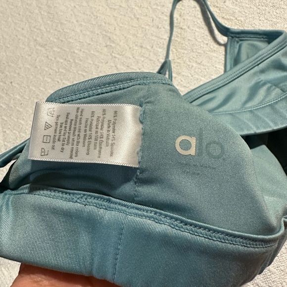 ALO Interlace stewpot sports bra. - Picture 3 of 3